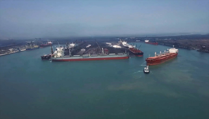 പൊതു-സ്വകാര്യ പങ്കാളിത്ത (പിപിപി) സമ്പ്രദായത്തില്‍ ബില്‍ഡ്, ഓപ്പറേറ്റ്, ട്രാന്‍സ്ഫര്‍ (ബിഒടി) അടിസ്ഥാനത്തിലുള്ള വെസ്റ്റേണ്‍ ഡോക്ക് വികസനം ഉള്‍പ്പെടെ പാരദീപ് തുറമുഖത്ത് വലിയ ചരക്കുകപ്പലുകള്‍ക്കു സൗകര്യം ഒരുക്കാന്‍ ഉള്‍തുറമുഖത്തിന്റെ ആഴം വര്‍ധിപ്പിക്കലിനും നവീകരണത്തിനും കേന്ദ്ര മന്ത്രിസഭയുടെ അംഗീകാരം