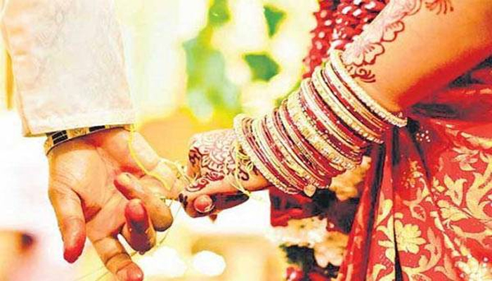 ഒരാഴ്ചക്കിടെ രണ്ട്  വിവാഹം ചെയ്ത യുവാവിനെ പോലീസ് അന്വേഷിക്കുന്നു