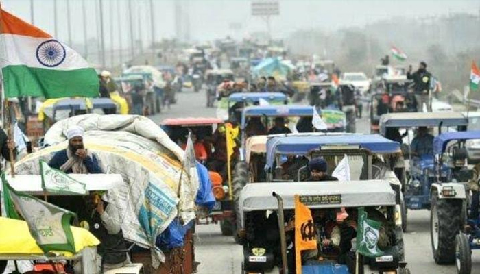 പൊലീസിന്റെ ആവശ്യം കർഷകർ തള്ളി, ഒരു ലക്ഷത്തിലേറെ ട്രാക്ടറുകൾ റാലിയിൽ പങ്കെടുക്കും , 100 കിലോമീറ്ററിലധികം നീളത്തിൽ പരേഡ്