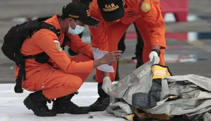 ഇന്തോനേഷ്യൻ വിമാന ദുരന്തത്തിൽ മരിച്ചവരുടെ ശരീരഭാഗങ്ങൾ കണ്ടെടുത്തു: