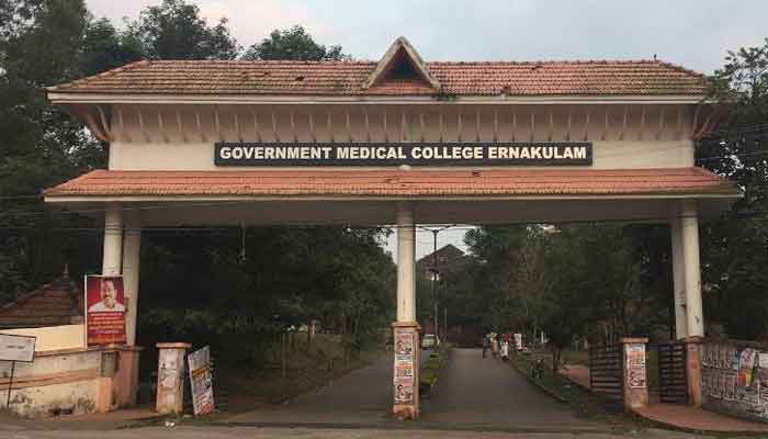 എറണാകുളം: കളമശ്ശേരി മെഡിക്കൽ കോളേജിലേക്ക് ഒരു ലക്ഷം രൂപയുടെ മരുന്നുകൾ സംഭാവന ചെയ്തു