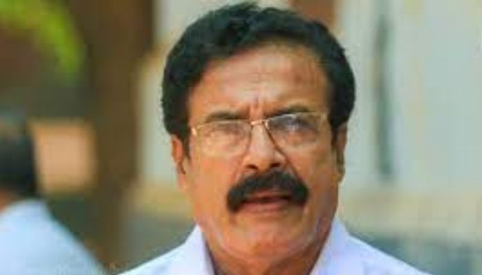 പൊലീസ് സല്യൂട്ട് നൽകുന്നില്ല – ഡിജിപിക്ക് പരാതി; പൊലീസുകാരെ കൊണ്ട് സല്യൂട്ടടിപ്പിക്കുന്ന ധിക്കാര സമീപനമാണ് മേയറുടെതെന്ന്  മുഖ്യമന്ത്രിക്ക് പരാതി