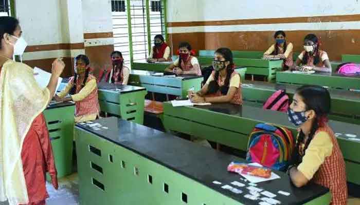 തിരുവനന്തപുരം: സ്‌കൂൾ ഉൾപ്പെടെയുള്ള വിദ്യാഭ്യാസ സ്ഥാപനങ്ങൾ തുറക്കുന്നത് ഗൗരവമായി ആലോചിക്കുന്നു: മുഖ്യമന്ത്രി
