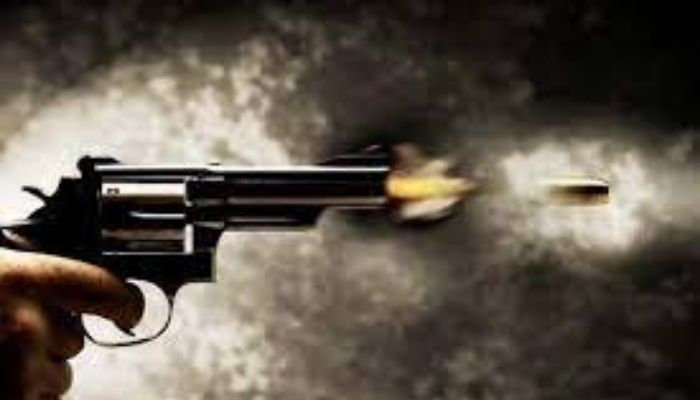 ഡൽഹി കോടതിയിൽ വെടിവെയ്പ്പ്; മൂന്ന് മരണം