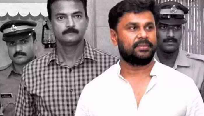 നടിയെ ആക്രമിച്ച കേസ്: ദിലീപിന്റെ വീട്ടില്‍ പൊലീസ് റെയ്ഡ്; ദിലീപിന്റെ ആലുവയിലെ വീട്ടിലാണ് പൊലീസ് പരിശോധന നടത്തുന്നത്