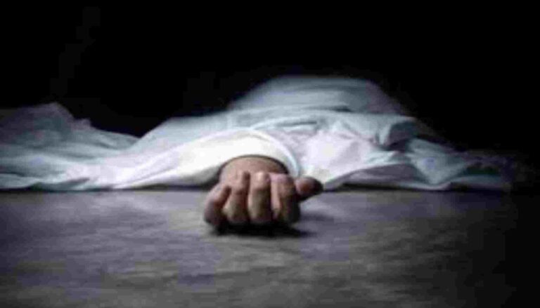 ചാര്‍ജ് ചെയ്യുന്നതിനിടെ ഇലക്ട്രിക് സ്‌കൂട്ടര്‍ പൊട്ടിത്തെറിച്ച് അച്ഛനും മകളും മരിച്ചു.