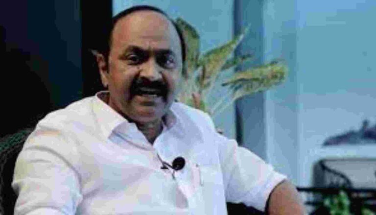 സിൽവർ ലൈൻ: മുഖ്യമന്ത്രിക്ക് എവിടെനിന്നാണ് 64,000 കോടി രൂപയുടെ കണക്ക് കിട്ടിയതെന്ന് വി ഡി സതീശൻ