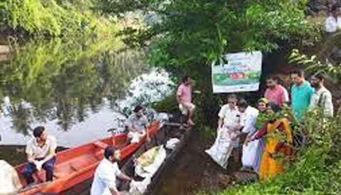 കോഴിക്കോട്: ഇരുവഴിഞ്ഞി പുഴ ശുചീകരിച്ചു