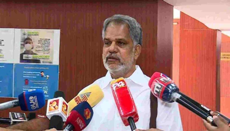 സർക്കാർ ജീവനക്കാർക്ക് സമരം ചെയ്യാൻ അവകാശമില്ലെന്ന് ഹൈക്കോടതി, അവകാശമുണ്ടെന്ന് സിപിഎം മുൻആക്ടിം​ഗ് സെക്രട്ടറി എ വിജയരാഘവൻ