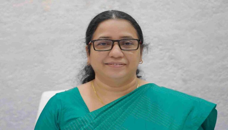 ഇടുക്കി ജില്ലാ കളക്ടര്‍ മറയൂര്‍ ആദിവാസി മേഖലകള്‍ സന്ദര്‍ശിച്ചു