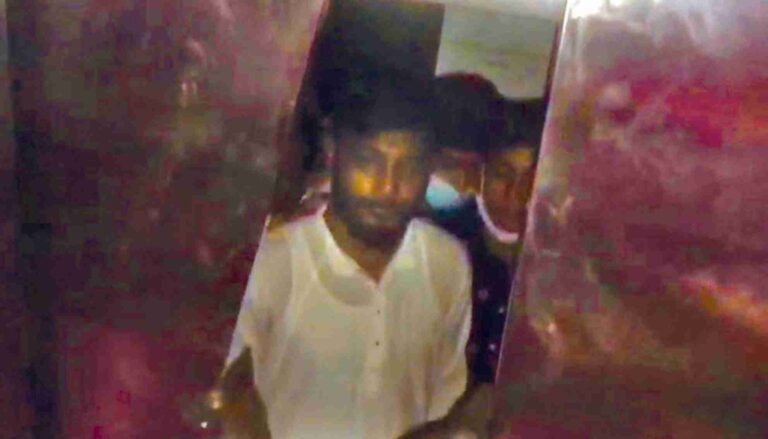 ലിഫ്‌റ്റില്‍ കുടുങ്ങിയ വിദ്യാര്‍ത്ഥികളെ രക്ഷിച്ചു
