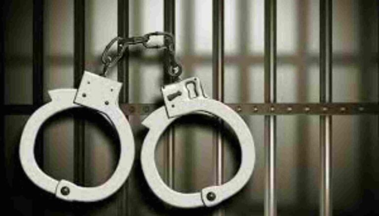 വീട്ടമ്മയെ കടന്നുപിടിച്ചതായി പരാതി; കോണ്‍ഗ്രസ്‌ നേതാവിനെ പോലീസ്‌ അറസ്‌റ്റ്‌ ചെയ്‌തു