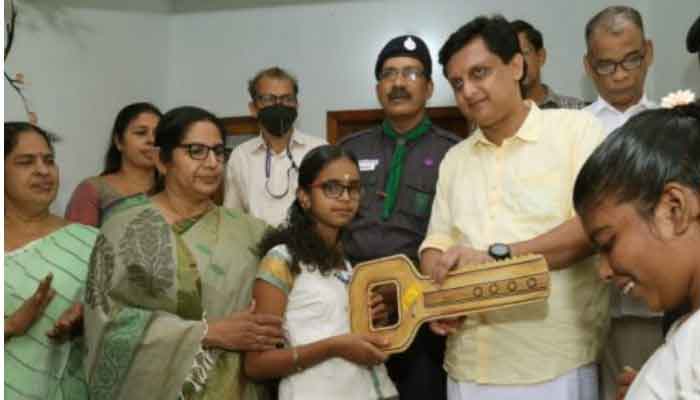 സ്നേഹഭവനത്തിന്റെ താക്കോൽ ദാനം മന്ത്രി നിർവഹിച്ചു