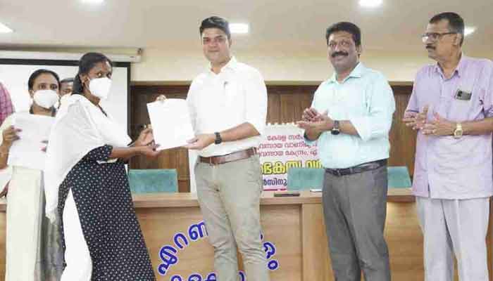 എറണാകുളം: ഭൂമി തരംമാറ്റം; 150 താത്ക്കാലിക എൽ.ഡി ക്ലാർക്കുമാരെ നിയമിച്ചു