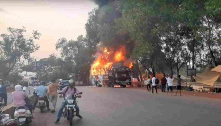 കണ്ണൂരിൽ നിന്നും പോയ വിനോദ യാത്രാസംഘം സഞ്ചരിച്ച ബസിന് തീ പിടിച്ചു. ആളപായമില്ല