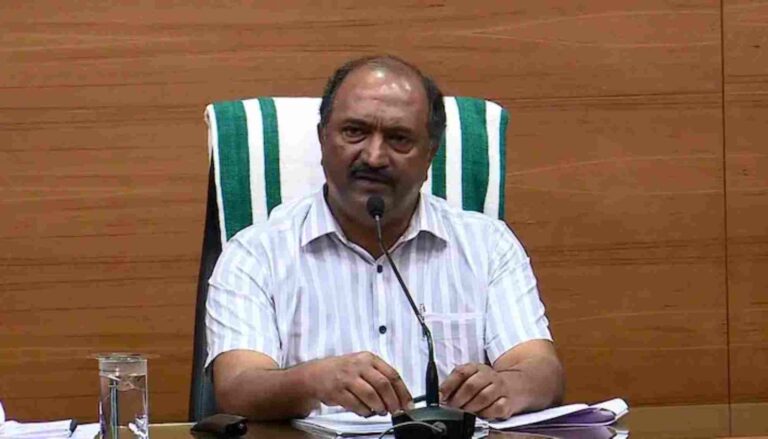 ധനമന്ത്രി കെ എൻ ബാലഗോപാലിന്റെ വാഹനം അപകടത്തിൽപ്പെട്ടു