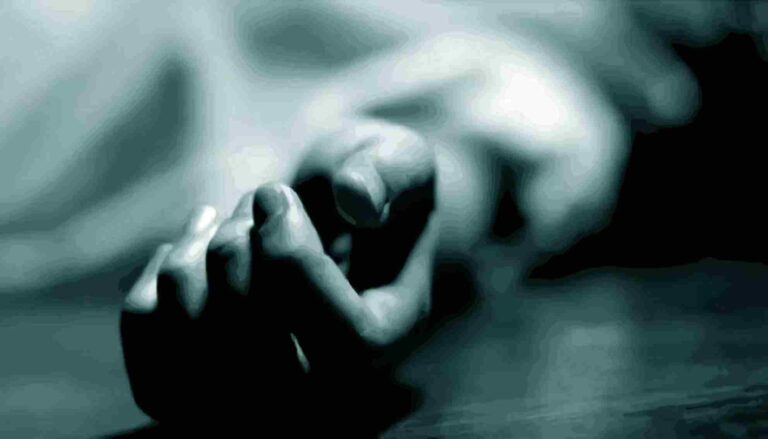 കിടപ്പുരോഗിയെ മരിച്ച നിലയിൽ കണ്ടെത്തി: ഭർത്താവ് ആത്മഹത്യയ്ക്ക് ശ്രമിച്ച നിലയിലും