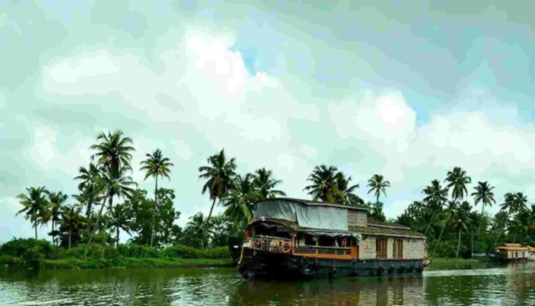 ഹൗസ് ബോട്ടിൽ നിന്ന് കായലിൽ വീണു യുവാവ് മരിച്ചു