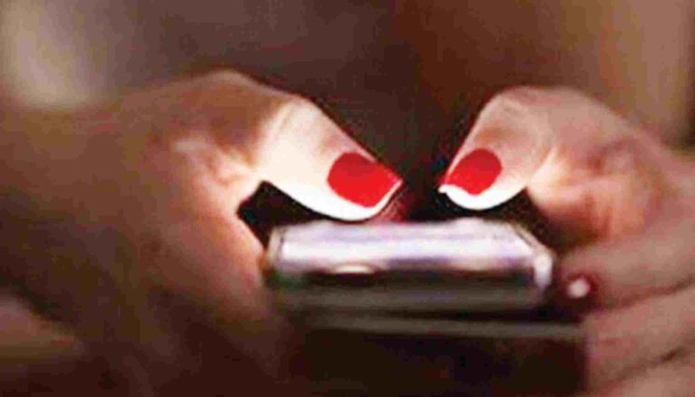 ഹണിട്രാപ്പ്‌ : നാലുയുവാക്കള്‍ പിടിയിലായി