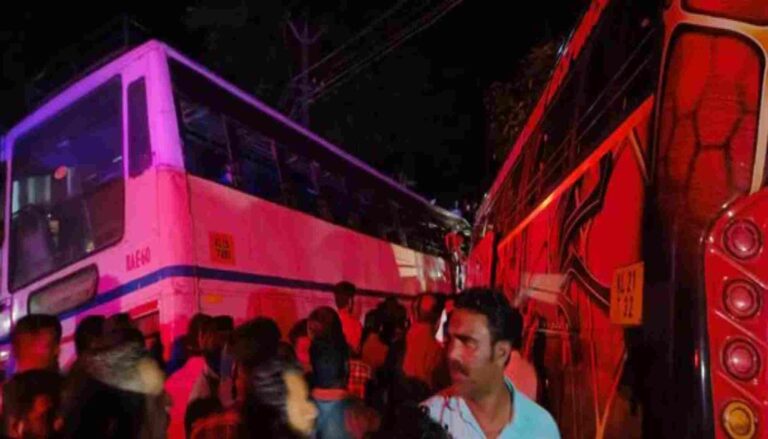 കെഎസ്ആർടിസി ബസും ടൂറിസ്റ്റ് ബസും കൂട്ടിയിടിച്ചു 57 പേർക്ക് പരുക്ക്