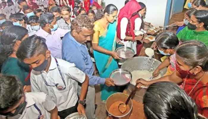 കണ്ണൂർ: സ്‌കൂളുകളില്‍ പരിശോധന തുടങ്ങി അധ്യാപകര്‍ സ്‌കൂളില്‍ നിന്ന് ഭക്ഷണം കഴിക്കാന്‍ നിര്‍ദ്ദേശം