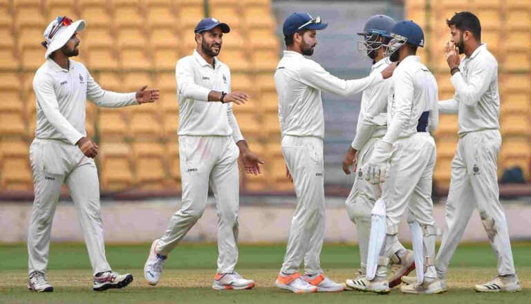 രഞ്ജി ട്രോഫി ക്രിക്കറ്റില്‍ മധ്യപ്രദേശ് കന്നിക്കിരീടത്തിലേക്ക്