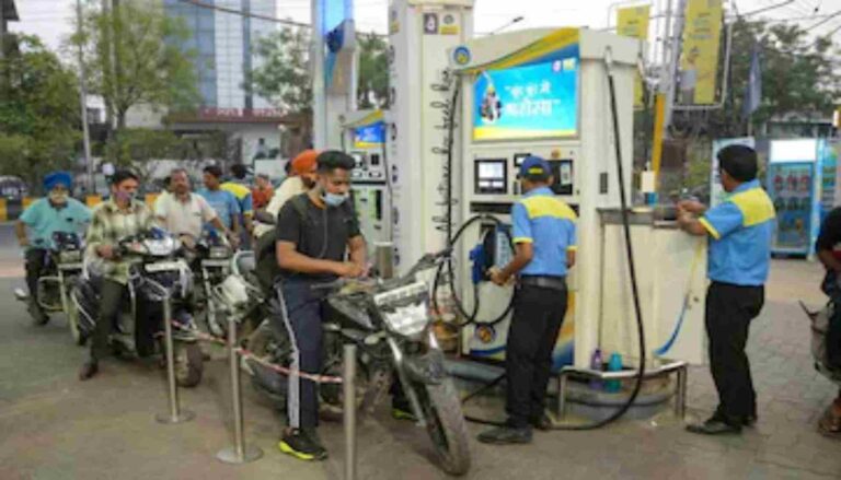 2021-2022 വര്‍ഷത്തില്‍ രാജ്യത്ത് 78 തവണ പെട്രോളിനും 76 തവണ ഡീസലിനും വില വര്‍ധിച്ചെന്ന് കേന്ദ്രം