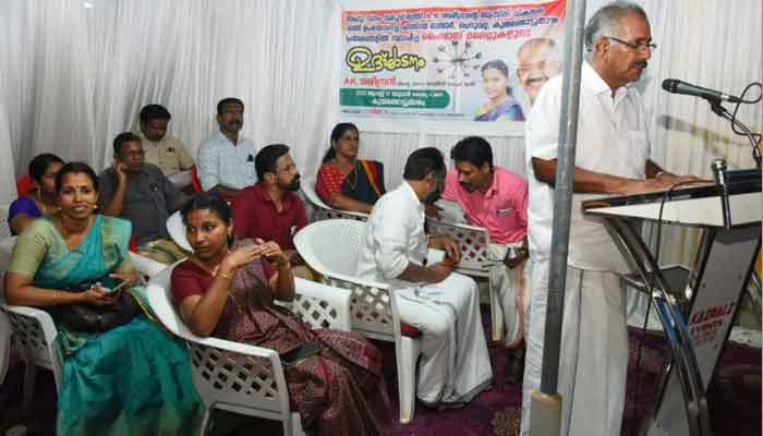 ഹൈമാസ്റ്റ് ലൈറ്റുകൾ നാടിന് സമർപ്പിച്ചു