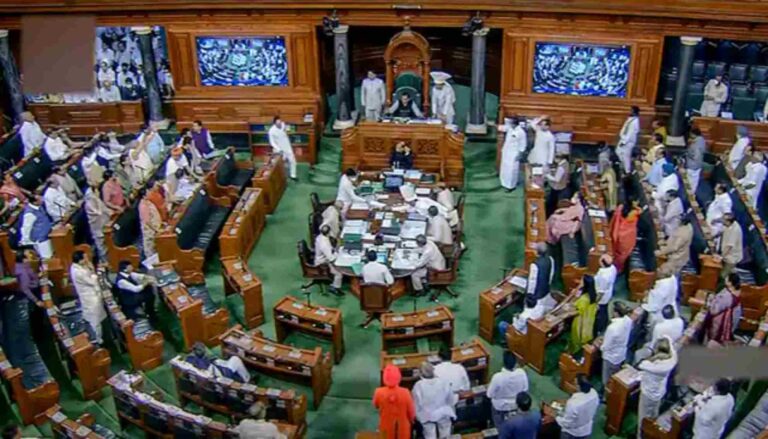 കോണ്‍ഗ്രസ് എം പിമാരെ ലോക്‌സഭയില്‍ നിന്ന് സസ്‌പെന്‍ഡ് ചെയ്ത നടപടി പിന്‍വലിച്ചു