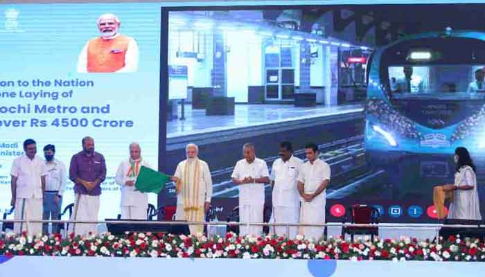 കൊച്ചി മെട്രോയുടെ രണ്ടാം ഘട്ടം രാജ്യത്തിന്റെ നഗര വികസനത്തിന് പുതിയ ദിശാബോധം നൽകും: പ്രധാനമന്ത്രി നരേന്ദ്ര മോദി