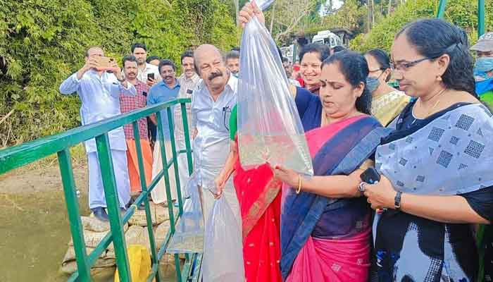 ‘മത്സ്യവിത്ത് നിക്ഷേപം’ പദ്ധതിക്ക് ആറ്റിങ്ങല്‍ മുന്‍സിപ്പാലിറ്റിയില്‍ തുടക്കമായി