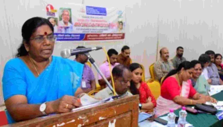 ചടയമംഗലം നിയോജകമണ്ഡലതല അവലോകന യോഗം കടയ്ക്കല്‍ പഞ്ചായത്ത് ടൗണ്‍ ഹാളില്‍ നടന്നു