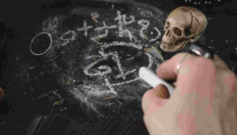 ഇത് മനുഷ്യൻ മനുഷ്യനെ കൊന്നു തിന്നുന്ന നാടോ ?