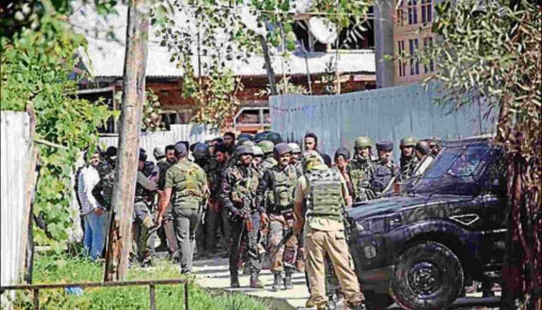 കശ്മീരില്‍ ഏറ്റുമുട്ടല്‍; രണ്ട് ഭീകരരെ വധിച്ചു
