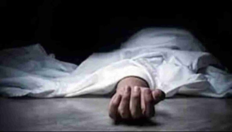 മൊബൈല്‍ വിലക്കി: വിദ്യാര്‍ഥിനി എലിവിഷം കഴിച്ച് മരിച്ചു