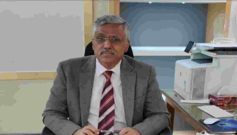 ഗിരിധര്‍ അരാമനെ പുതിയ പ്രതിരോധ സെക്രട്ടറി